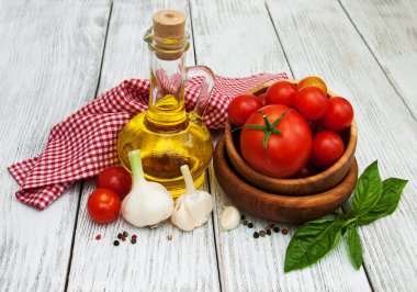 Organik domates zeytinyağı ve sarımsak