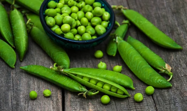 bir tabloda yeşil bezelye