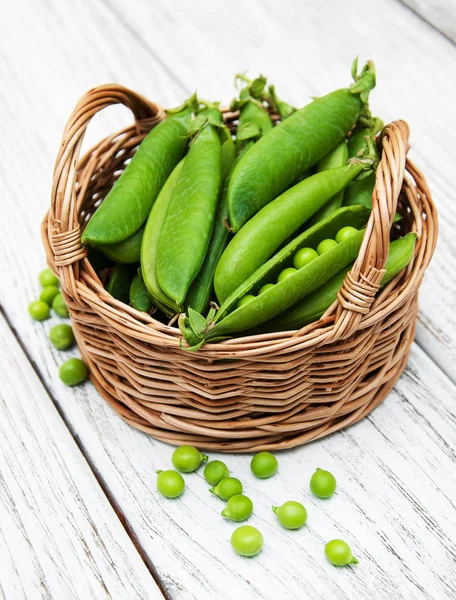 bir tabloda yeşil bezelye