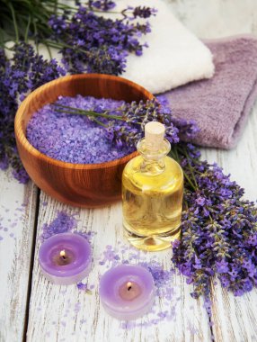 Lavanta, deniz tuzu, petrol ve mum