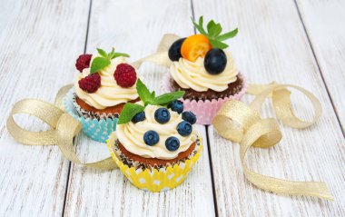 taze çilek ile cupcakes