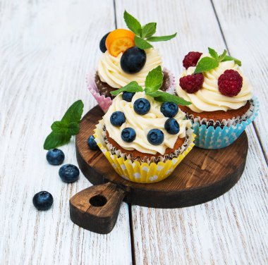 taze çilek ile cupcakes