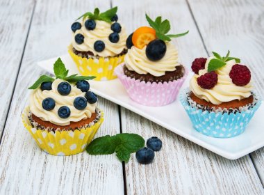taze çilek ile cupcakes