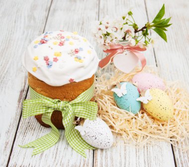 Paskalya ekmek ve yumurta