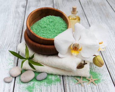 Spa Ürünleri ve beyaz orkide