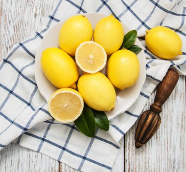 Olgun taze limon