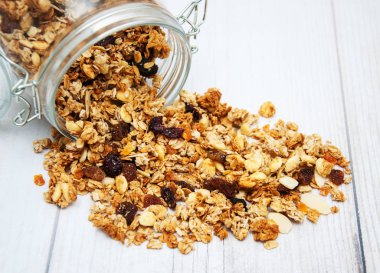 kavanoz içinde ev yapımı granola