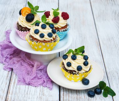 taze çilek ile cupcakes