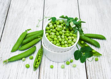 bir tabloda yeşil bezelye