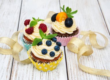 taze çilek ile cupcakes