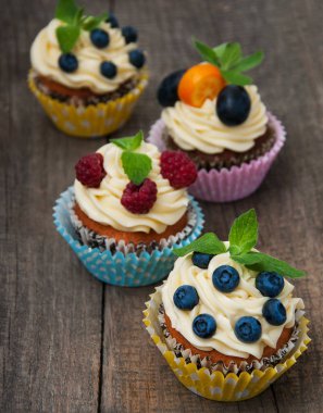 taze çilek ile cupcakes