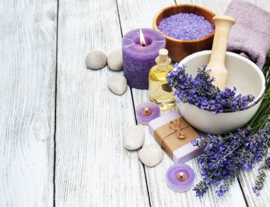 Spa Ürünleri ve lavanta çiçekleri
