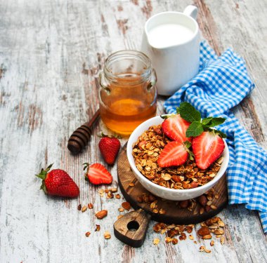 Pişmiş ev yapımı granola