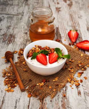 Pişmiş ev yapımı granola