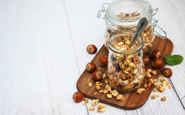 kavanoz içinde ev yapımı granola
