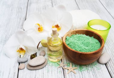 Spa Ürünleri ve beyaz orkide