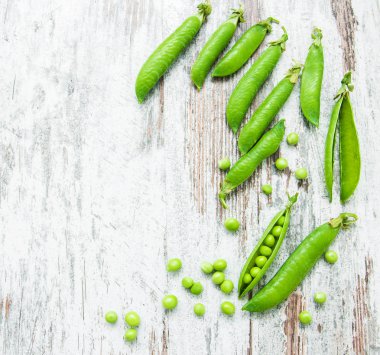 bir tabloda yeşil bezelye