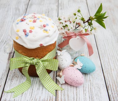 Paskalya ekmek ve yumurta