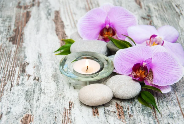 Spa products with orchids — Stock Photo, Image