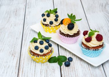 taze çilek ile cupcakes