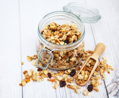 kavanoz içinde ev yapımı granola