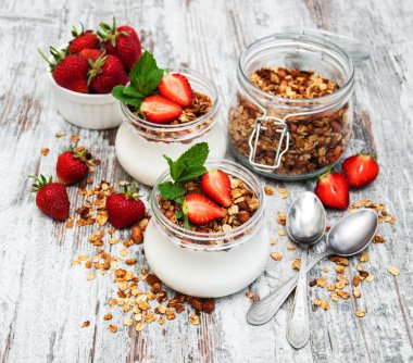 yoğurt ve granola kahvaltı için