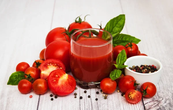 Склянка з томатним соком — стокове фото
