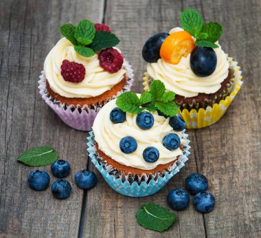 taze çilek ile cupcakes