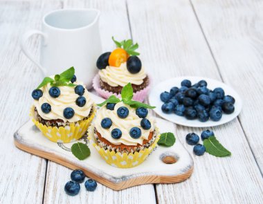 taze çilek ile cupcakes