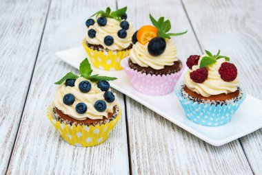 taze çilek ile cupcakes