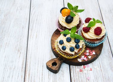taze çilek ile cupcakes