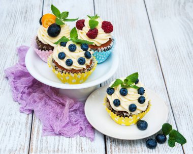 taze çilek ile cupcakes