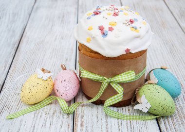 Paskalya ekmek ve yumurta