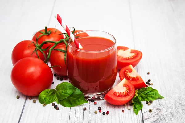 Склянка з томатним соком — стокове фото