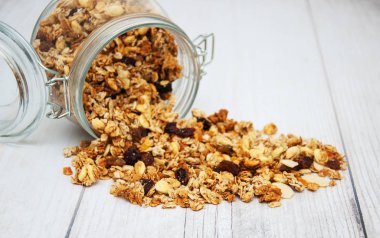 kavanoz içinde ev yapımı granola