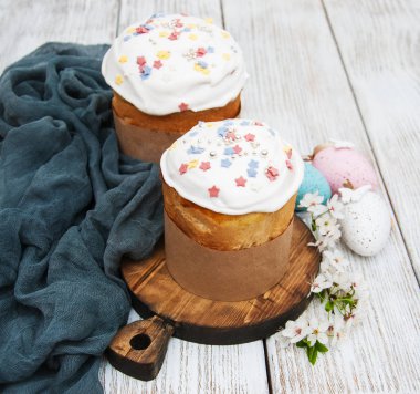 Paskalya ekmek ve yumurta