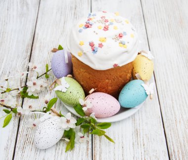 Paskalya ekmek ve yumurta