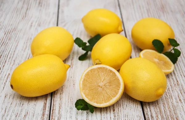 Limoni freschi maturi — Foto Stock