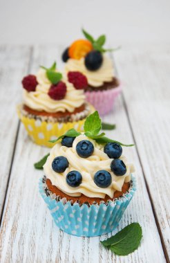 taze çilek ile cupcakes