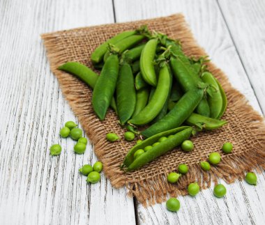 bir tabloda yeşil bezelye