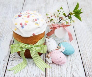 Paskalya ekmek ve yumurta