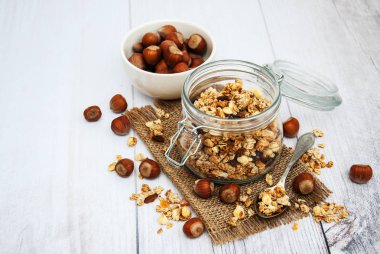 kavanoz içinde ev yapımı granola