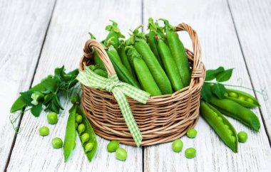 bir tabloda yeşil bezelye