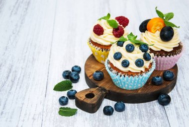 taze çilek ile cupcakes