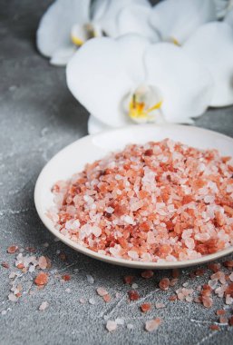 Tuz ve beyaz orkide Masaj