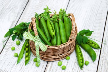 bir tabloda yeşil bezelye