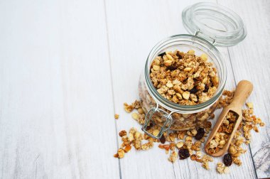 kavanoz içinde ev yapımı granola