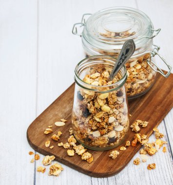 kavanoz içinde ev yapımı granola