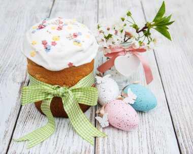 Paskalya ekmek ve yumurta