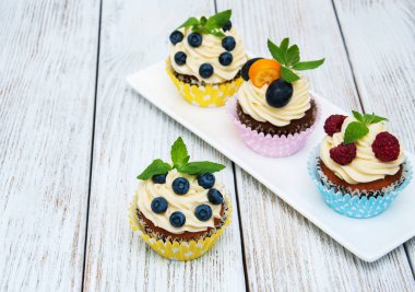 taze çilek ile cupcakes